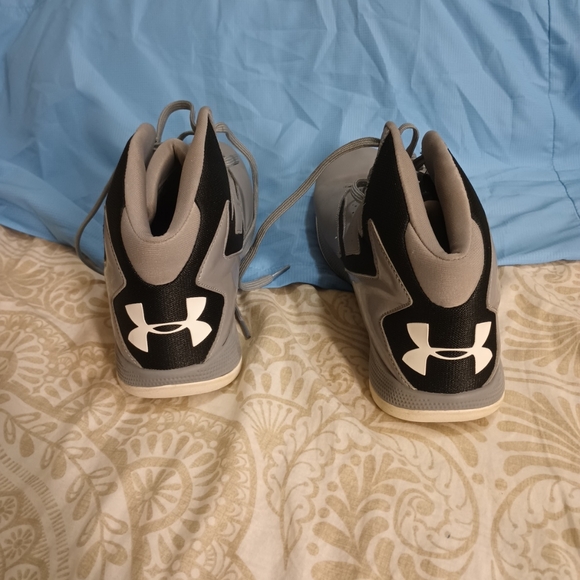 shoes - Picture 3 of 6